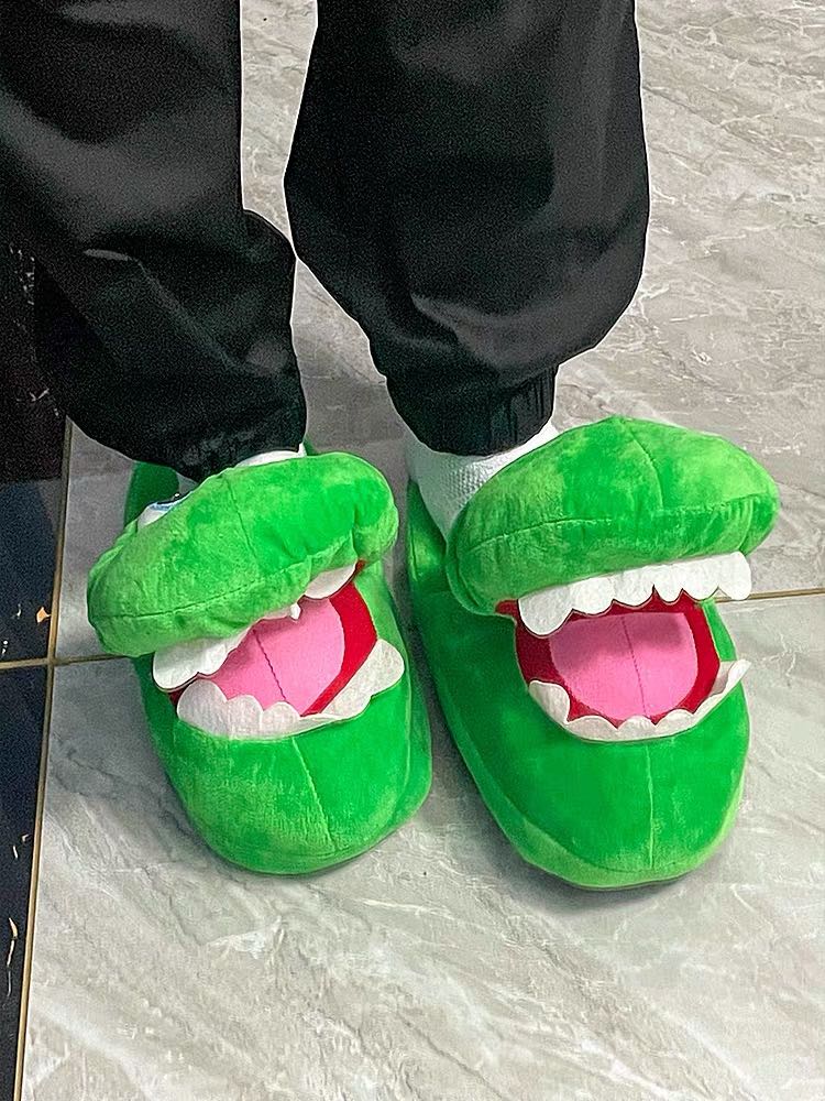 WALKING CROCODILE SLIPPERS