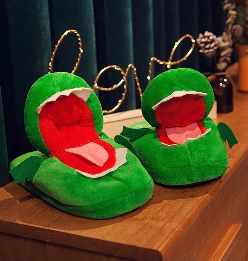 WALKING CROCODILE SLIPPERS